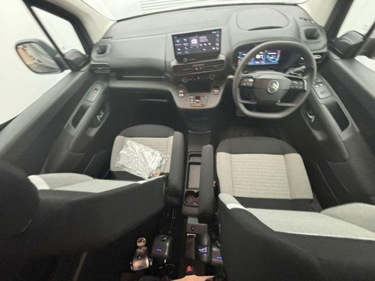 Citroen Berlingo 1.5 Bluehdi Plus M Combi Van Double Cab  #4