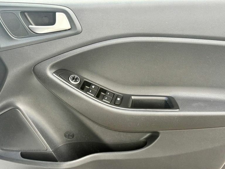 Hyundai I20 Se White #17