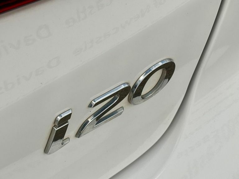 Hyundai I20 Se White #31