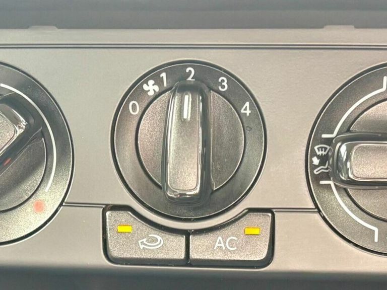 Volkswagen Polo Hatchback #30