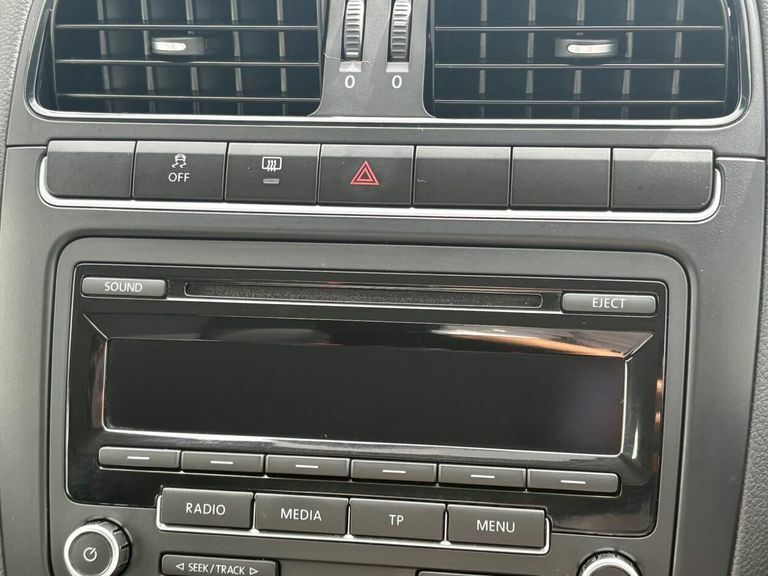 Volkswagen Polo Hatchback #25