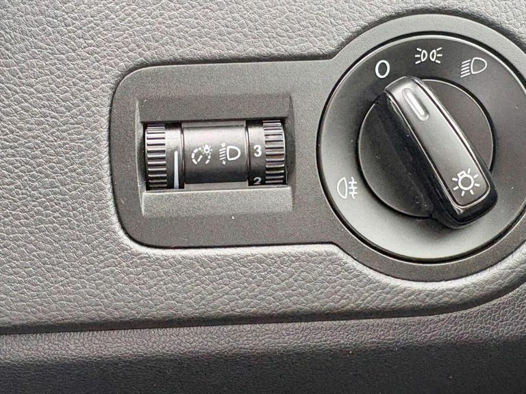 Volkswagen Polo Hatchback #16
