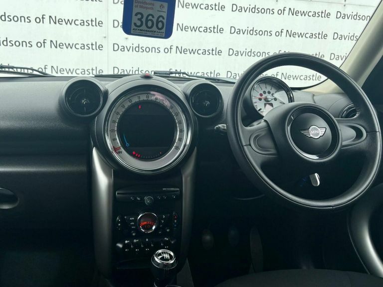 Mini Countryman One White #9