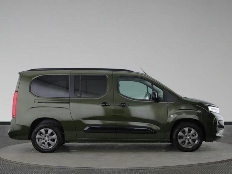 Vauxhall Combo-e Life 52Kwh Ultimate XL Mpv 11Kw Char Green #2