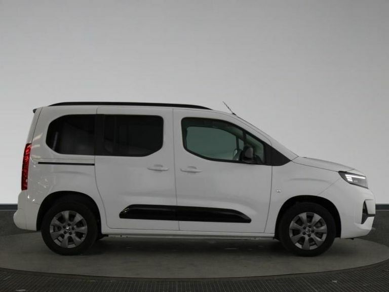 Vauxhall Combo-e Life 52Kwh Ultimate Mpv 11Kw Charger White #3