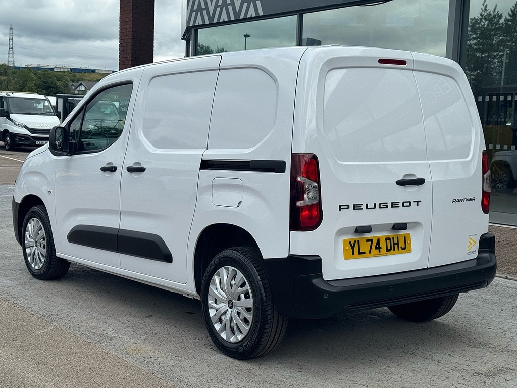Peugeot Partner Bluehdi 1000 Professional Eat8 Swb 130Ps With Air White #4