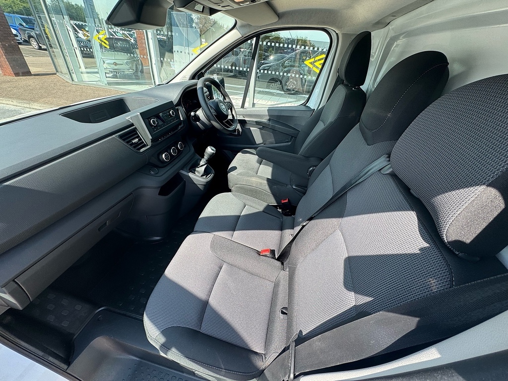 Nissan Primastar Dci 110Ps Acenta With Air Con, Rear Sensors, 1 Own Grey #19