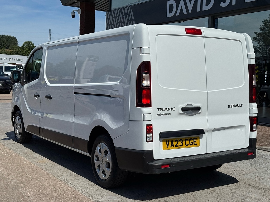 Renault Trafic Dci Blue Ll30 Advance L2 130Ps With Air Con, Rever White #4