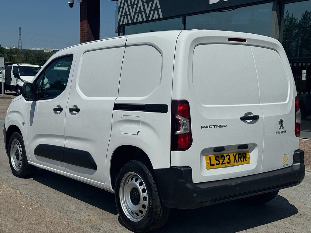 Peugeot Partner Bluehdi 1000 Professional Premium Swb 100Ps With White #4