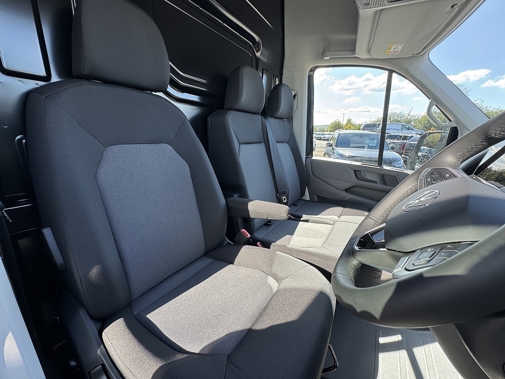 Volkswagen Crafter Cr35 Panel Van Commerce Mwb 140 Ps 2.0 Tdi 6Sp Man White #10