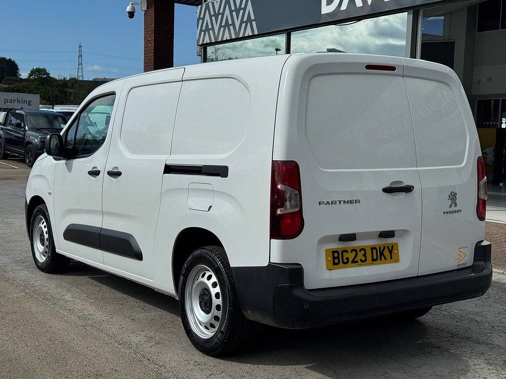 Peugeot Partner Bluehdi 850 Professional Premium 100Ps 5 Seater White #4