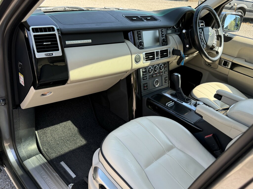 Land Rover Range Rover Black #11