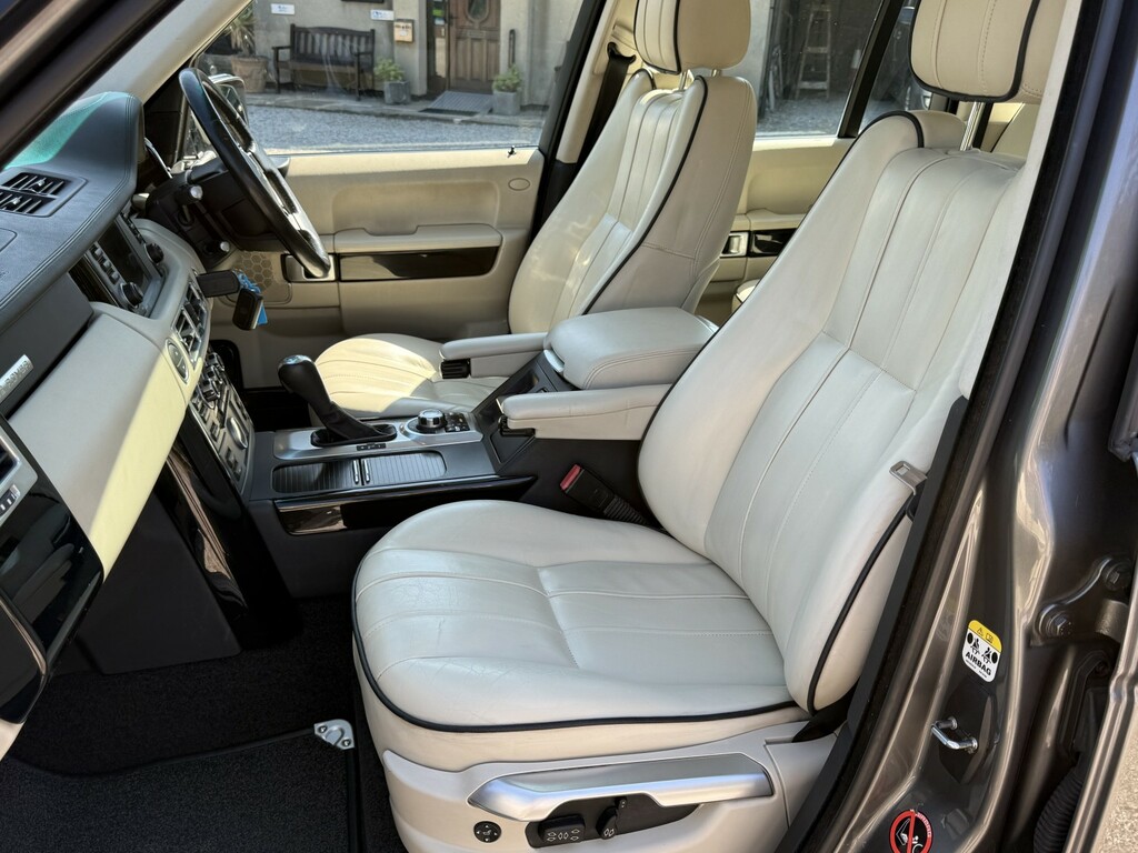 Land Rover Range Rover Black #10