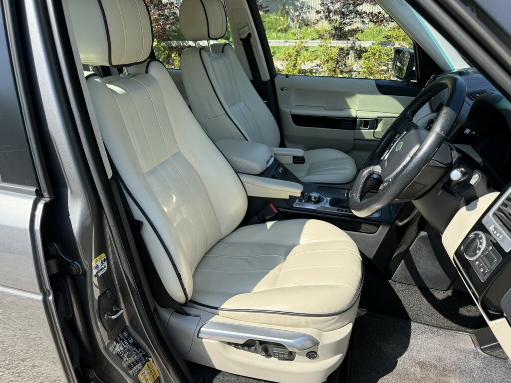 Land Rover Range Rover Black #8
