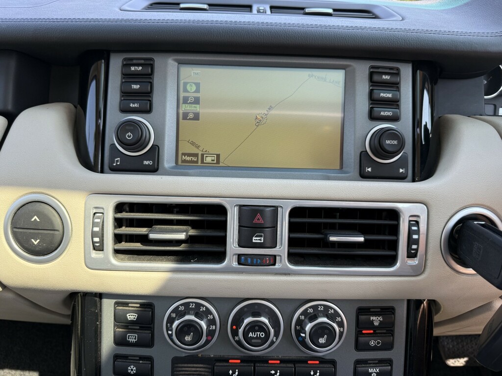 Land Rover Range Rover Black #17