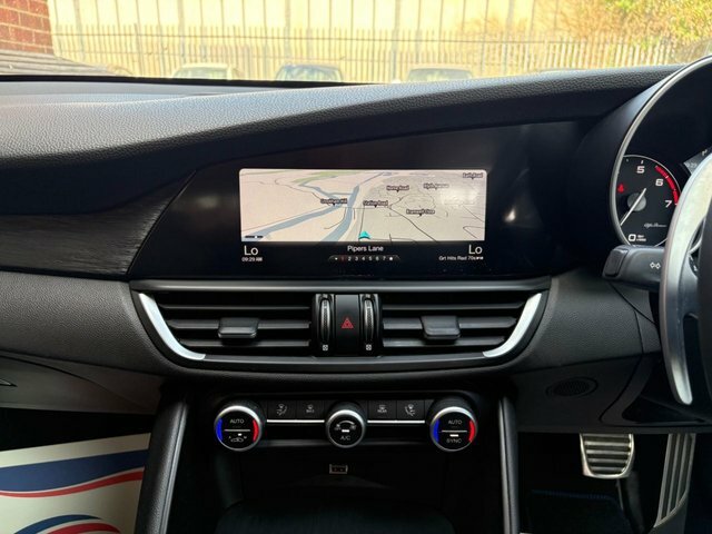 Alfa Romeo Giulia Saloon 2.9 V6 Bi-turbo Quadrifoglio Euro 6 S Black #24