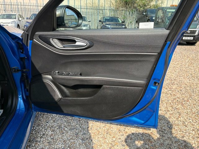 Alfa Romeo Giulia Saloon 2.9 V6 Bi-turbo Quadrifoglio Euro 6 S Black #27