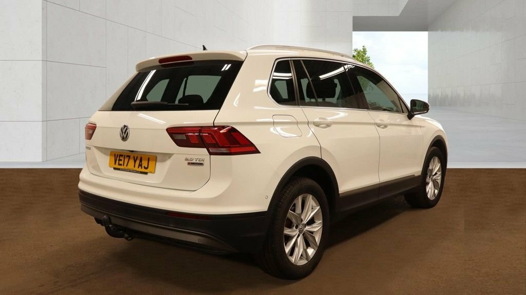 Volkswagen Tiguan 2L Se Navigation White #2