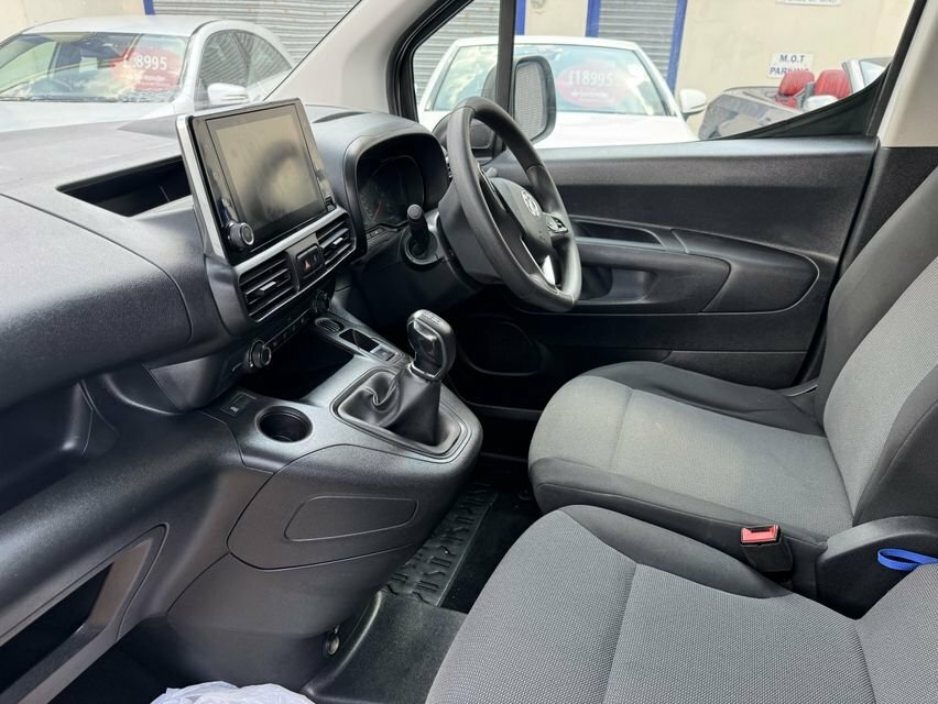 Vauxhall Combo 1.6L Sportive White #4