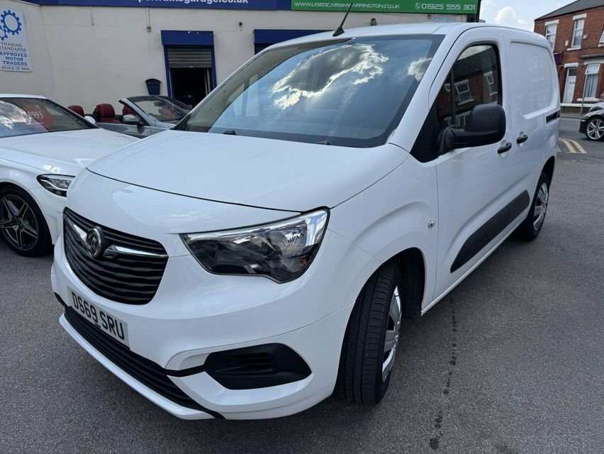 Vauxhall Combo 1.6L Sportive White #3