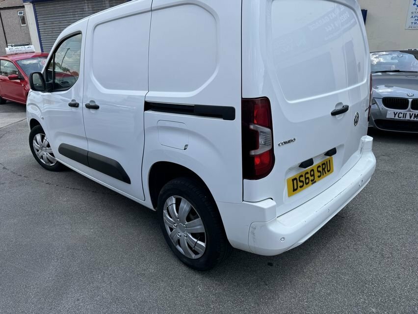 Vauxhall Combo 1.6L Sportive White #5