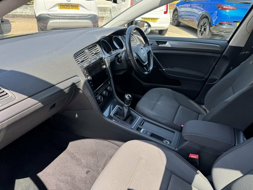 Volkswagen Golf 1L Se CE68WXL Black #5