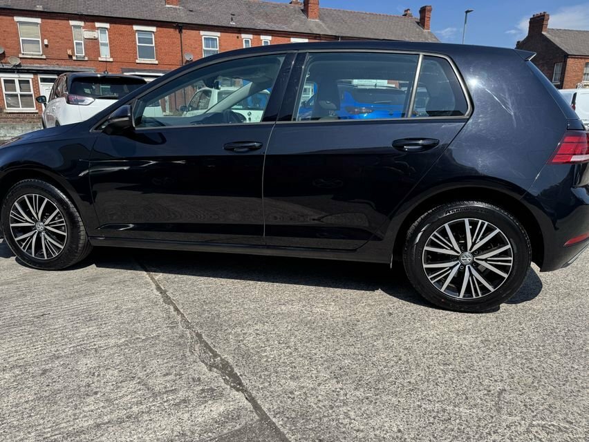 Volkswagen Golf 1L Se CE68WXL Black #4