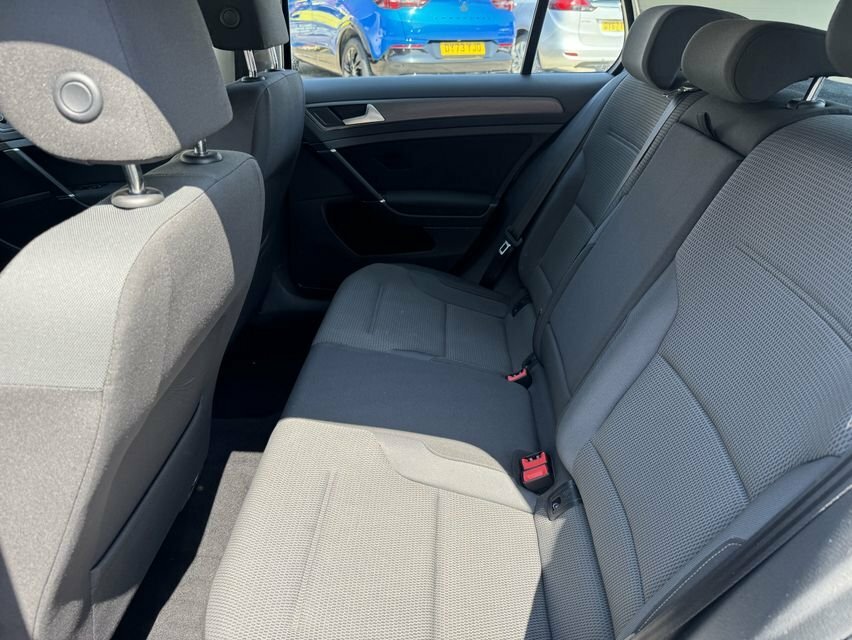 Volkswagen Golf 1L Se CE68WXL Black #6
