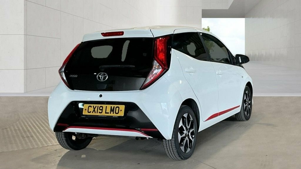 Toyota Aygo 1L X-trend White #4