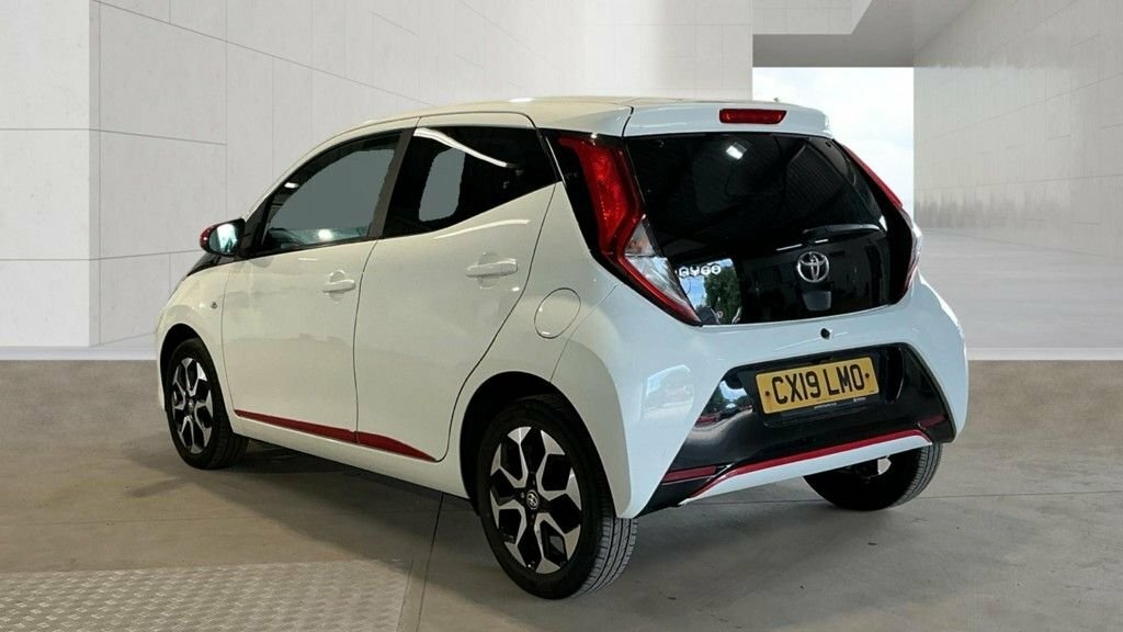 Toyota Aygo 1L X-trend White #3