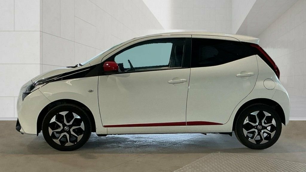 Toyota Aygo 1L X-trend White #6