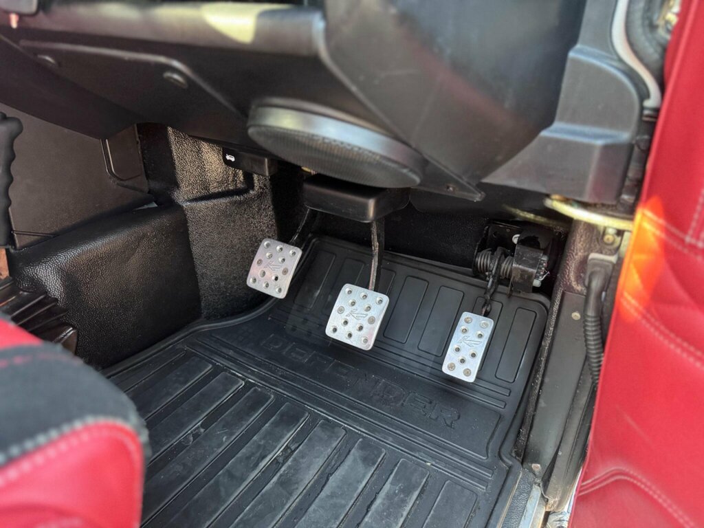 Land Rover Defender 90 2.4L County Silver #16