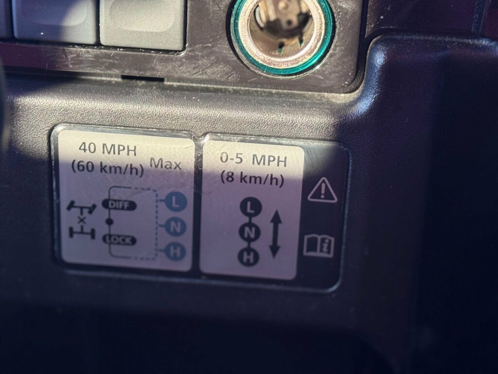 Land Rover Defender 90 2.4L County Silver #18