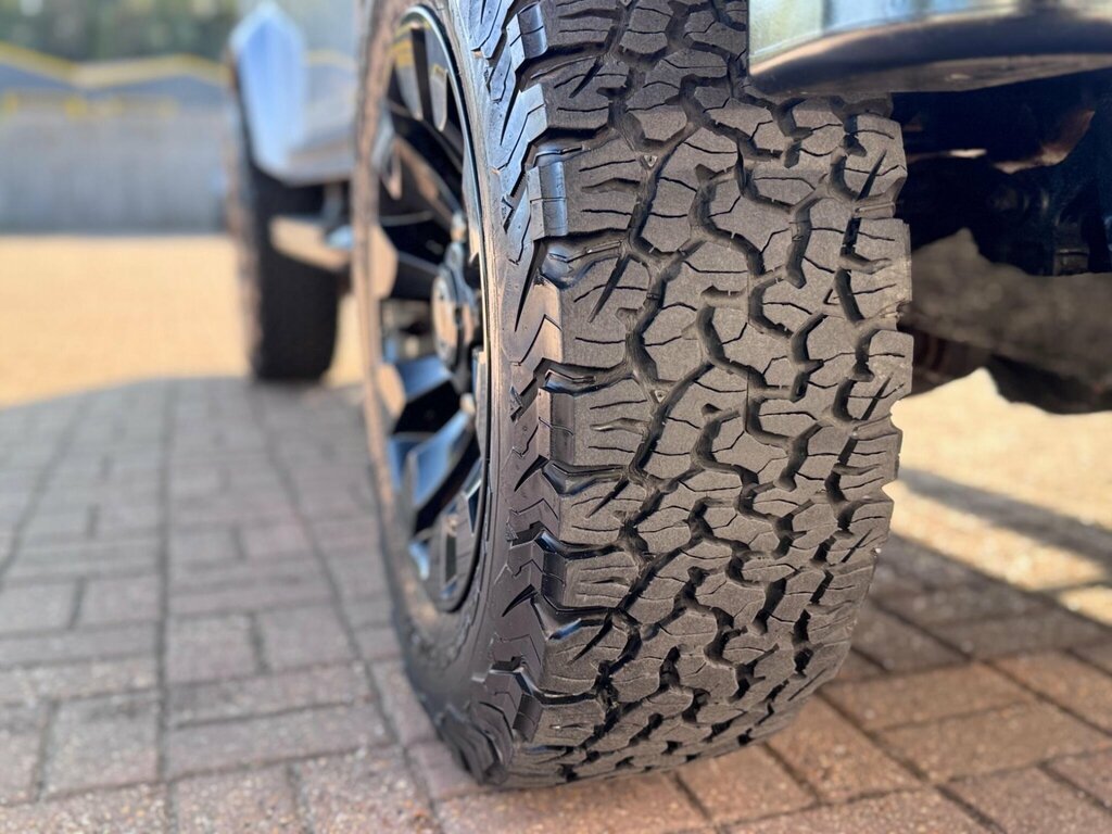 Land Rover Defender 90 2.4L County Silver #23