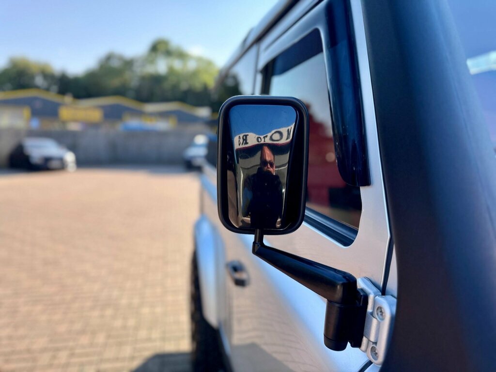 Land Rover Defender 90 2.4L County Silver #32