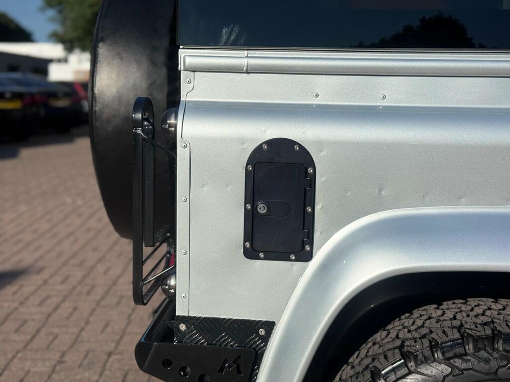 Land Rover Defender 90 2.4L County Silver #19