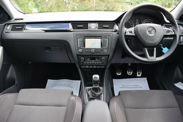 Skoda Rapid Spaceback 1.6 Tdi Se Sport Silver #3