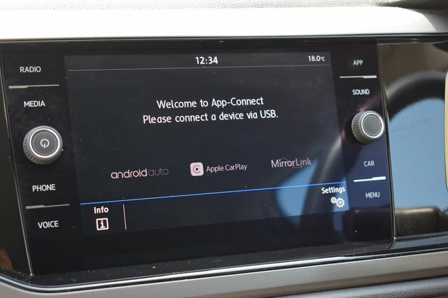 Volkswagen Polo 1.0 Tsi Match Hatchback White #2