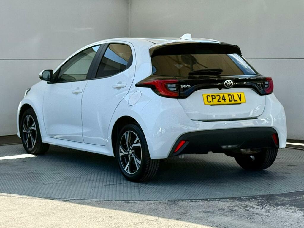 Toyota Yaris 1.5 Vvt-h Design Hatchback Hybrid E-cvt 11 CP24DLV White #6