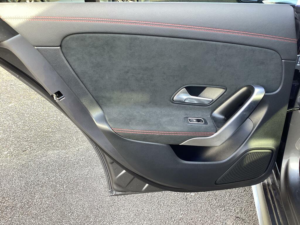 Mercedes-Benz CLA Class 180 Cpe 1.3 136 Amg Line Premium Au Black #32