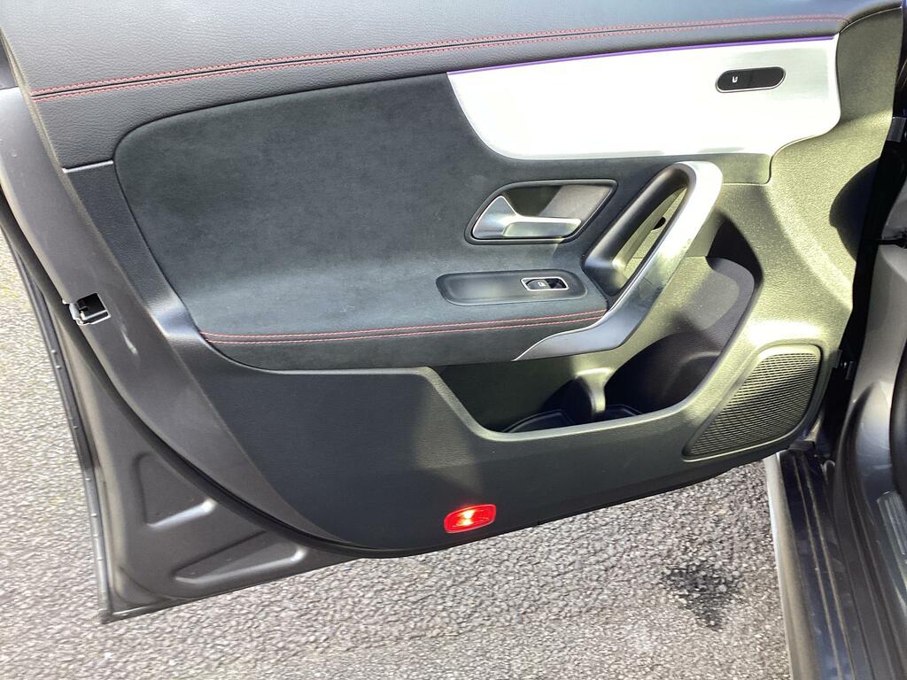 Mercedes-Benz CLA Class 180 Cpe 1.3 136 Amg Line Premium Au Black #31