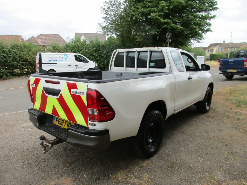 Toyota HILUX 2.4 D-4d Active 4Wd Euro 6 3.5T White #6