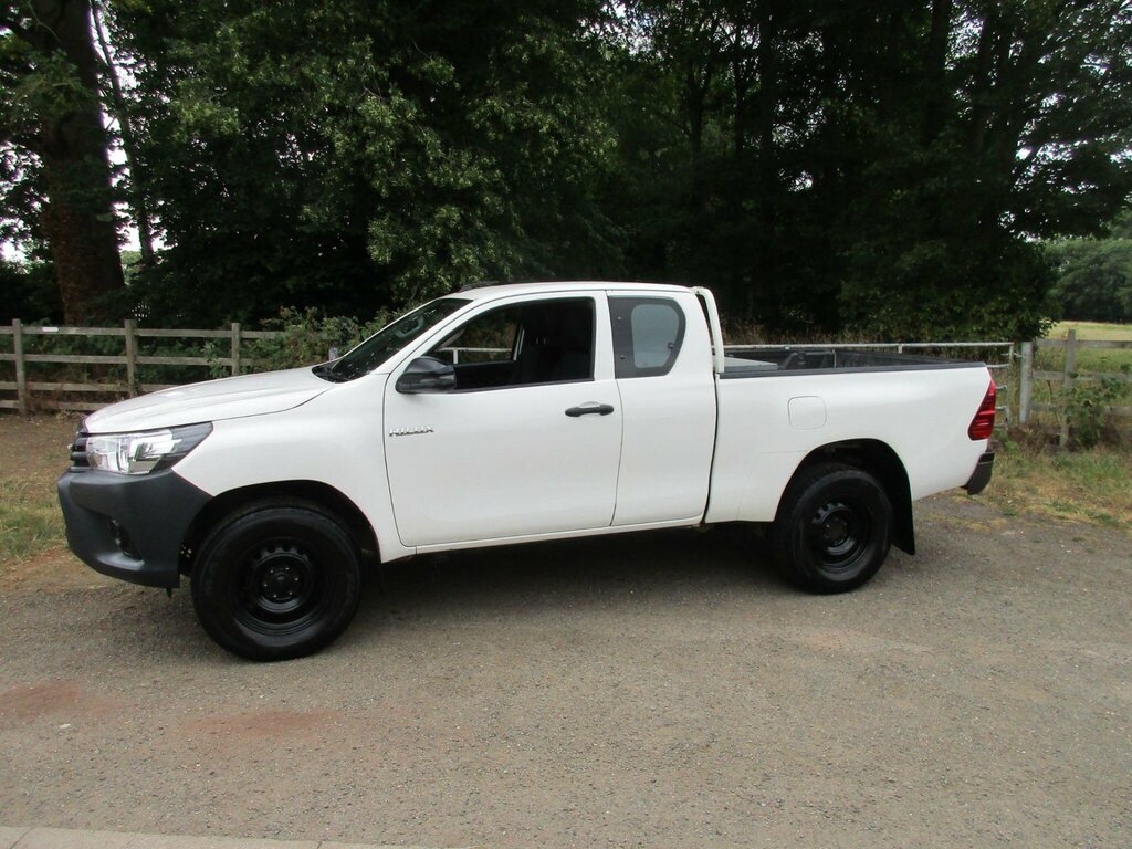 Toyota HILUX 2.4 D-4d Active 4Wd Euro 6 3.5T White #2