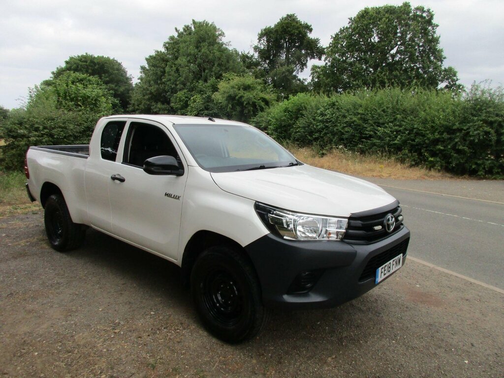 Toyota HILUX 2.4 D-4d Active 4Wd Euro 6 3.5T White #3