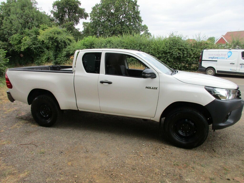 Toyota HILUX 2.4 D-4d Active 4Wd Euro 6 3.5T White #5
