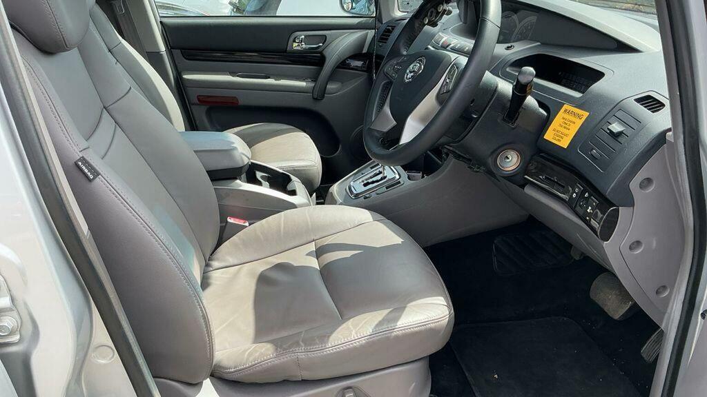 SsangYong Turismo 2.2D Elx T-tronic 4Wd Selectable Euro 6 Silver #3