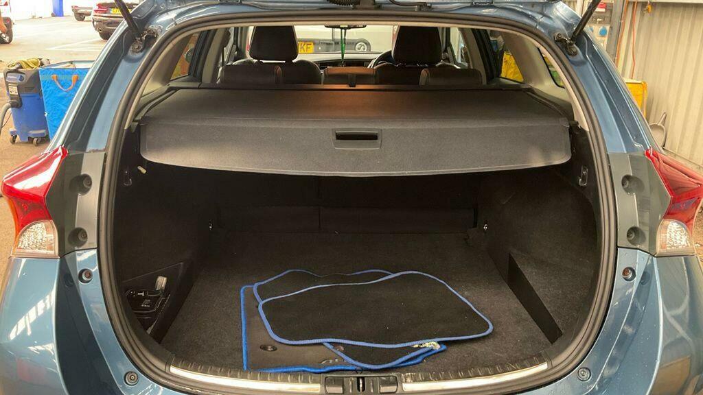 Toyota Auris Vvt-i Active White #9