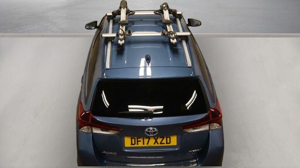Toyota Auris Vvt-i Active White #8
