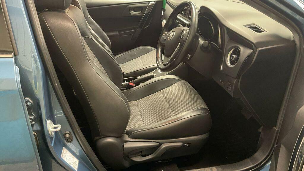 Toyota Auris Vvt-i Active White #11
