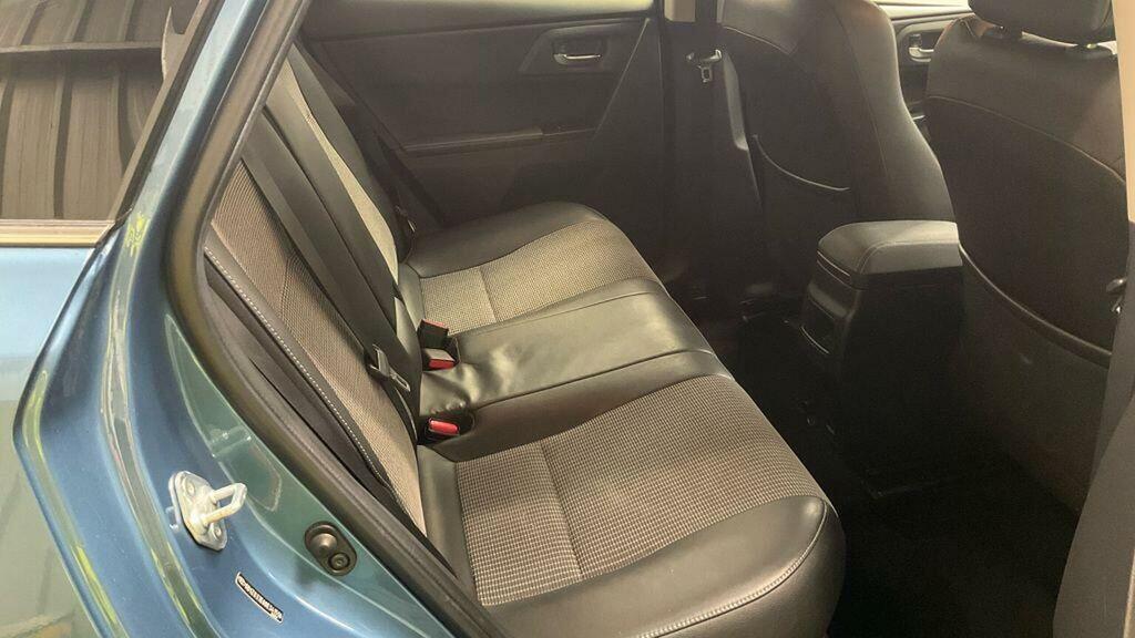 Toyota Auris Vvt-i Active White #10